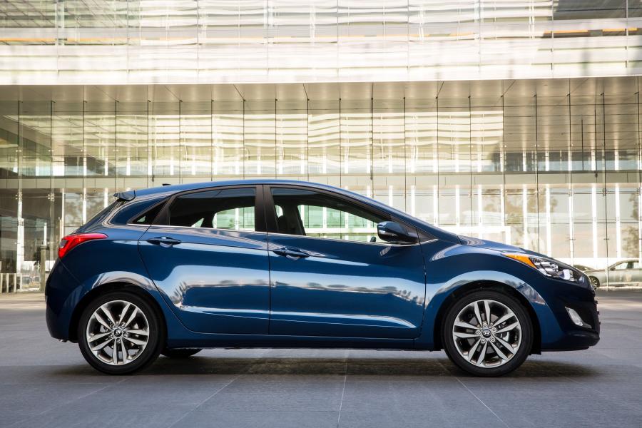  Hyundai Elantra GT 2015 года  (фото 11 из 23)